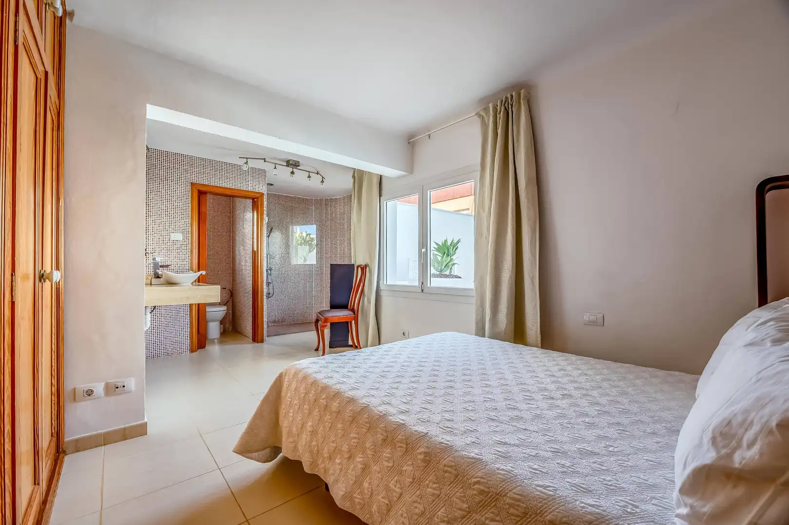 Dormitori de Casa o xalet en venda en Telde amb Aire condicionat, Jardí privat i Terrassa