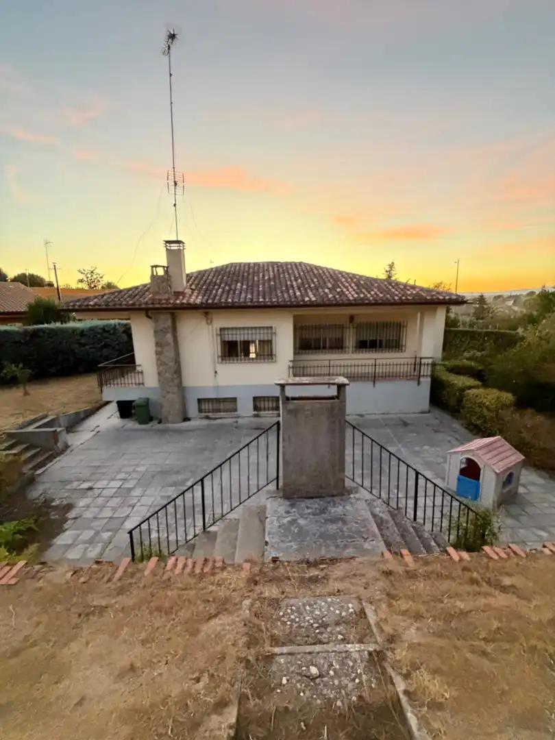 Detached house with pool for sale in Parque Coimbra, imagen 2