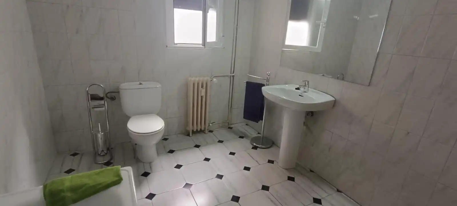Bany de Pis en venda en Zamora Capital  amb Calefacció i Parquet