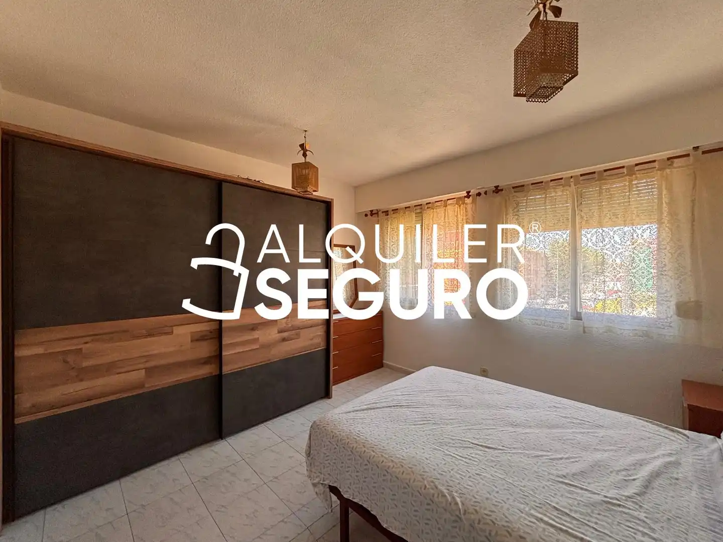 Bedroom of Flat for rent in Madrid  with Air Conditioner, Heating and Furnished