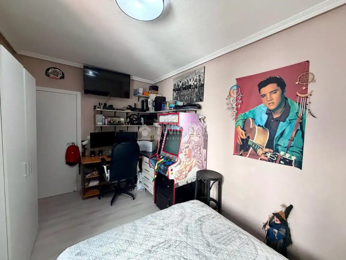 Habitación de Piso en venta en Valdepeñas con Aire acondicionado, Calefacción y Trastero