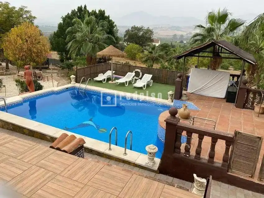 Casa amb piscina en venda a Pizarra