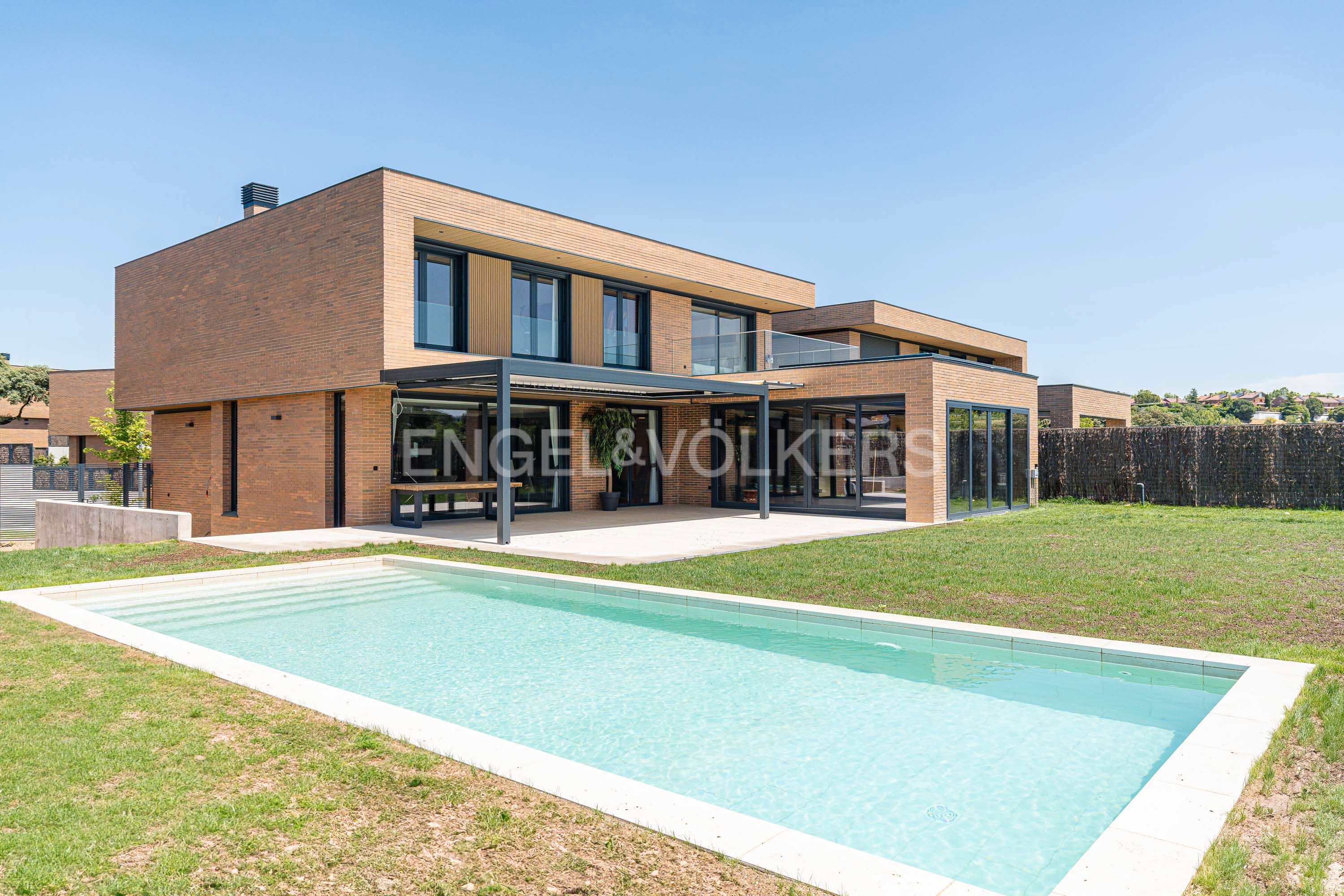 Exterior view of House or chalet for sale in Las Rozas de Madrid  with Air Conditioner, Heating and Private garden