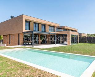 Exterior view of House or chalet for sale in Las Rozas de Madrid  with Air Conditioner, Heating and Private garden