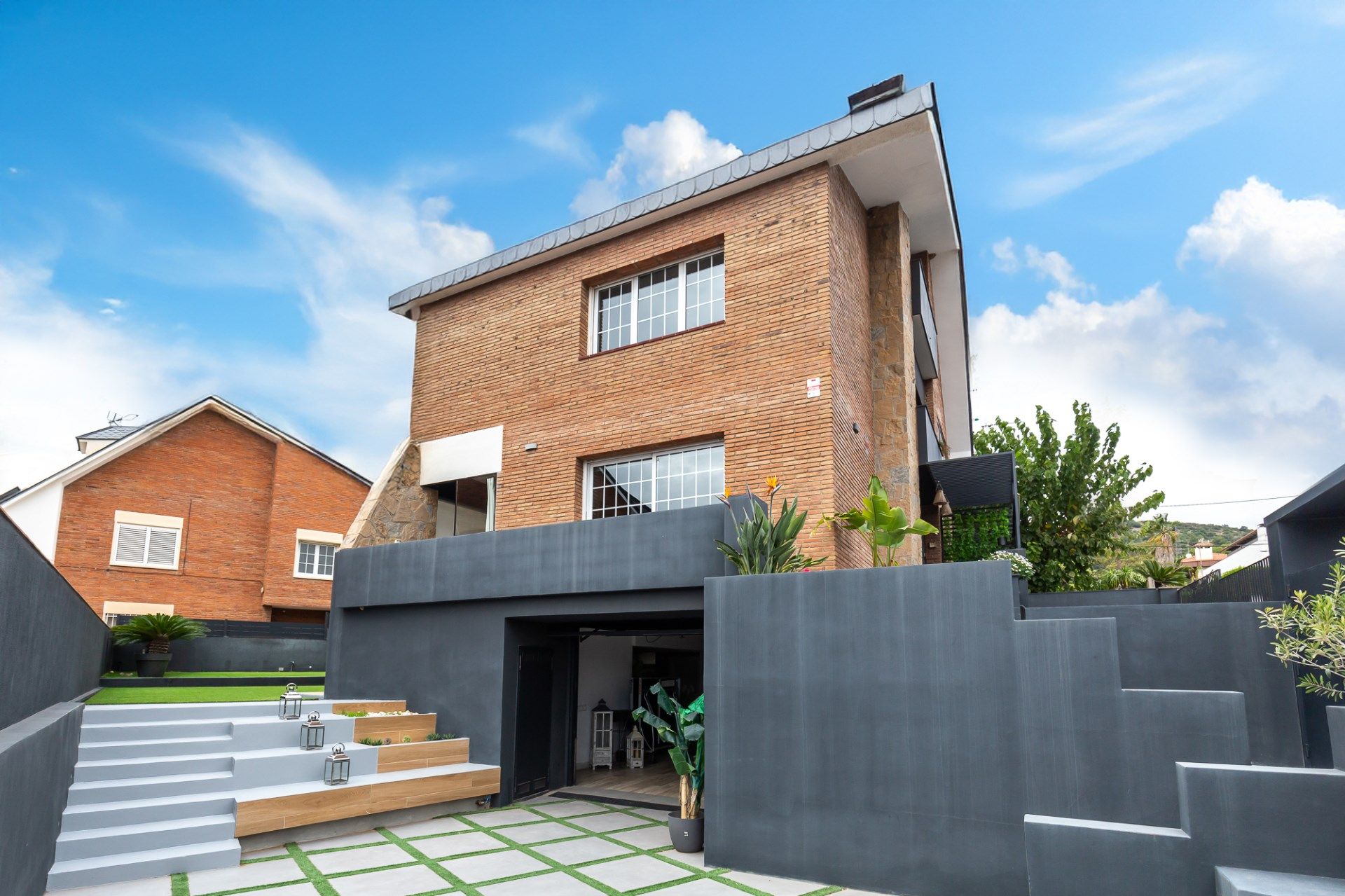 Exterior view of House or chalet for sale in Sant Just Desvern  with Air Conditioner, Heating and Terrace