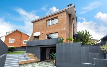 Vista exterior de Casa o xalet en venda en Sant Just Desvern amb Aire condicionat, Calefacció i Terrassa