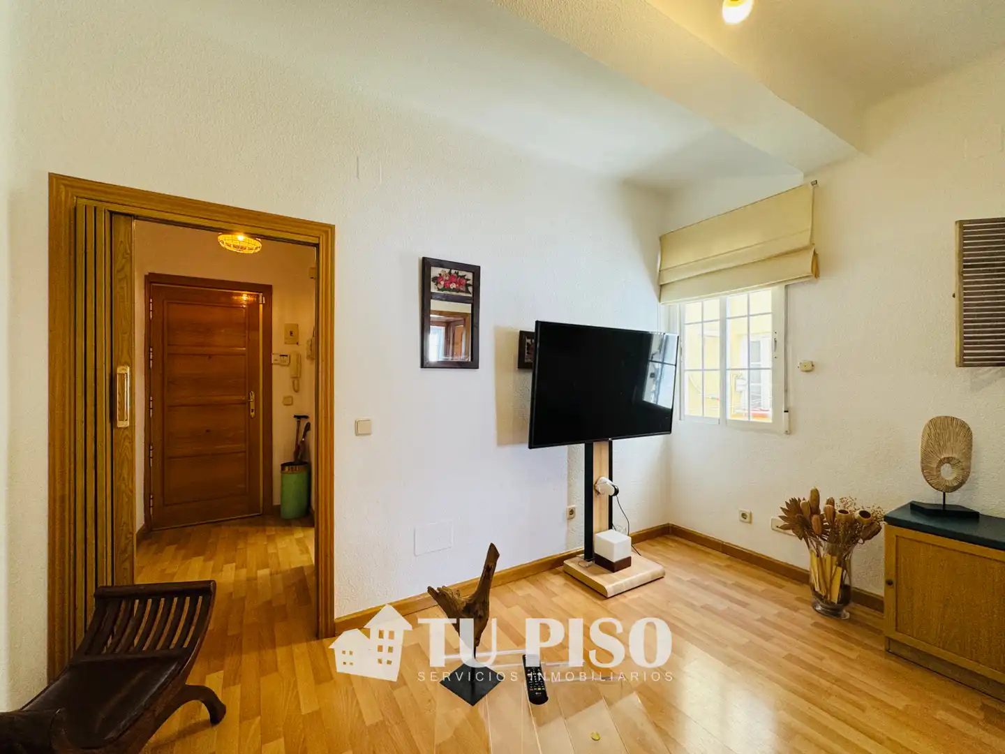 Living room of Flat for sale in  Madrid Capital  with Air Conditioner, Heating and Furnished