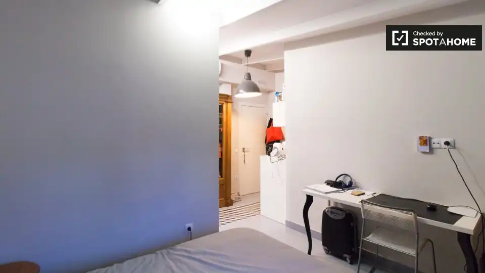 Bedroom of Flat for rent in Barcelona  with Air Conditioner, Heating and Furnished