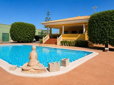 Haus mit Pool zum Verkauf in Partida Altabix Polígono 2
