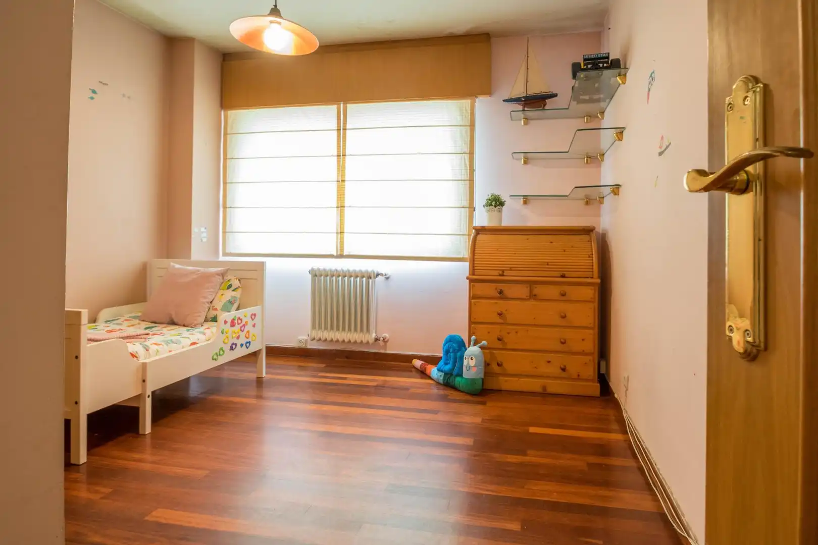 Habitación de Casa adosada en venta en Oleiros con Calefacción, Jardín privado y Parquet