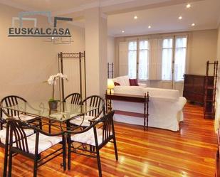Dormitori de Apartament de lloguer en Bilbao  amb Calefacció i Balcó