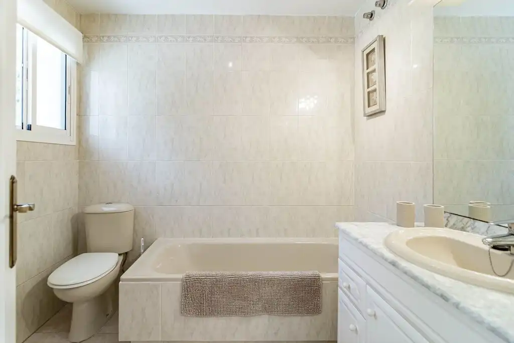 Bany de Casa o xalet en venda en Mijas amb Aire condicionat, Jardí privat i Terrassa