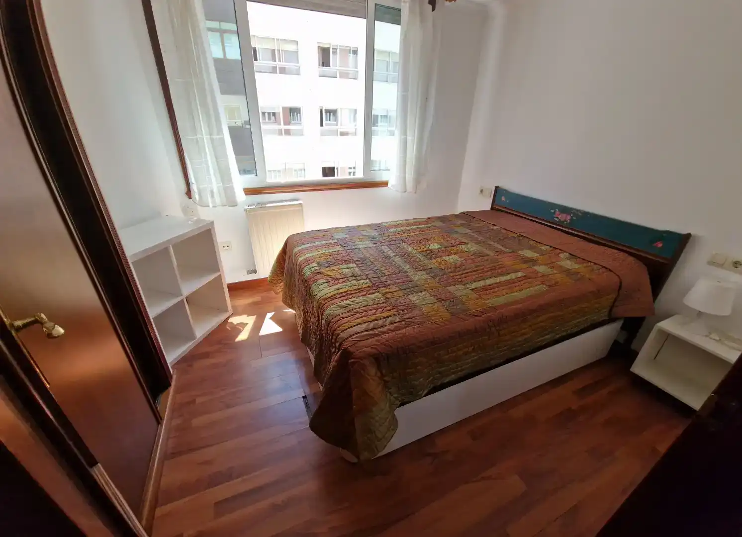 Schlafzimmer von Wohnung zur Miete in Vigo  mit Parkett, Möbliert und Ofen