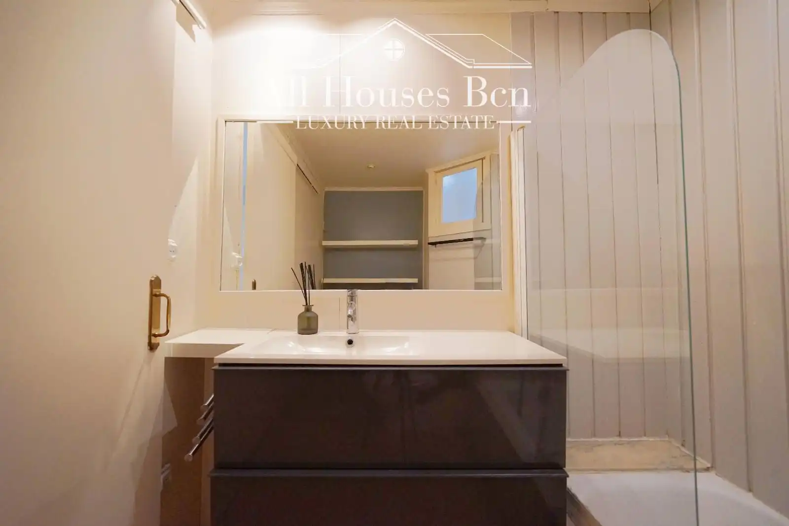 Baño de Ático en venta en Barcelona con Trastero