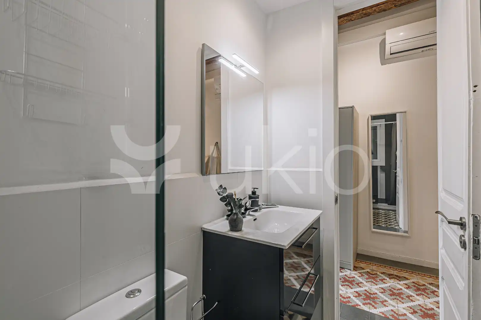 Badezimmer von Wohnungen zur Miete in Barcelona mit Klimaanlage, Heizung und Möbliert