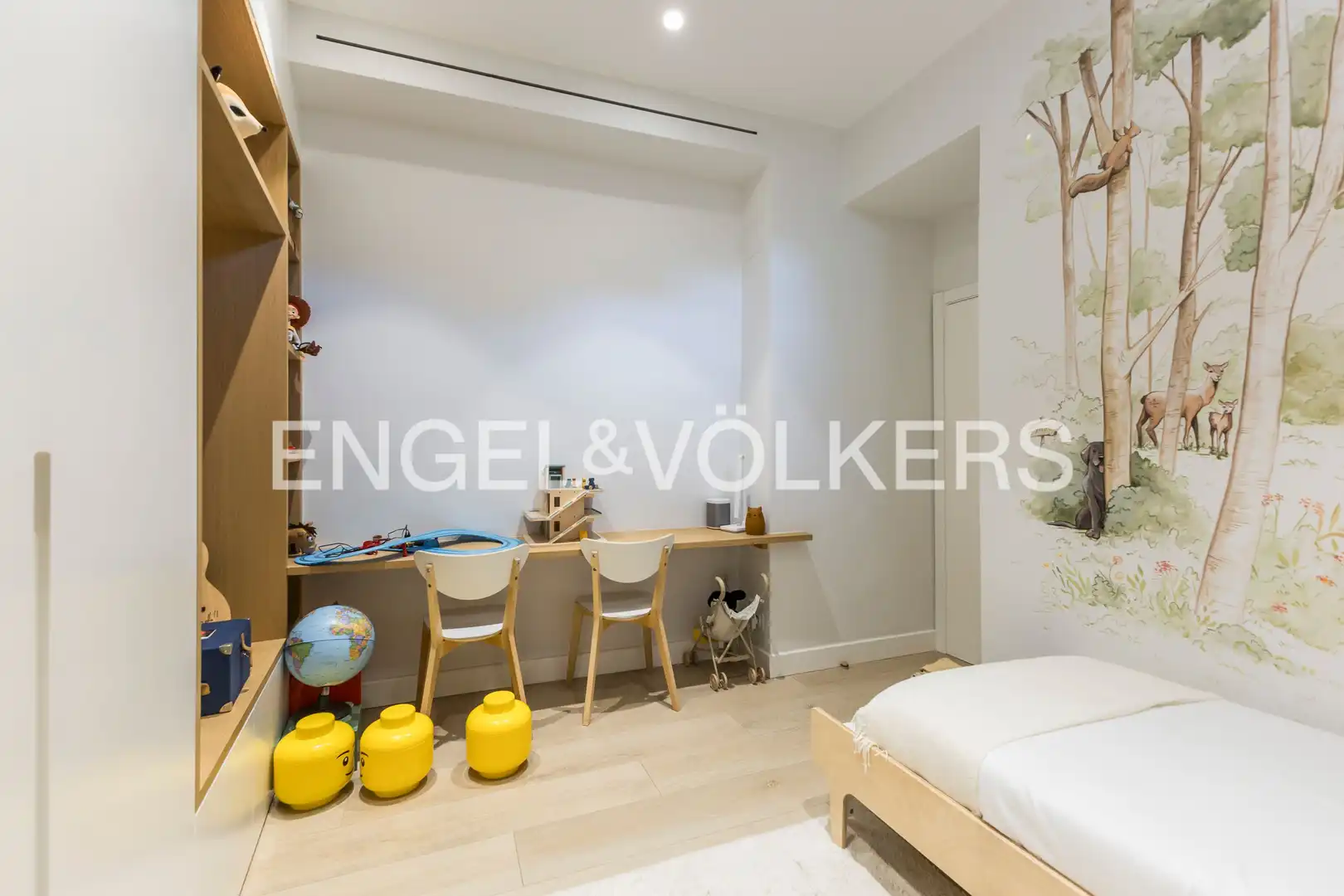 Bedroom of Flat for sale in Madrid  with Air Conditioner, Heating and Storage room