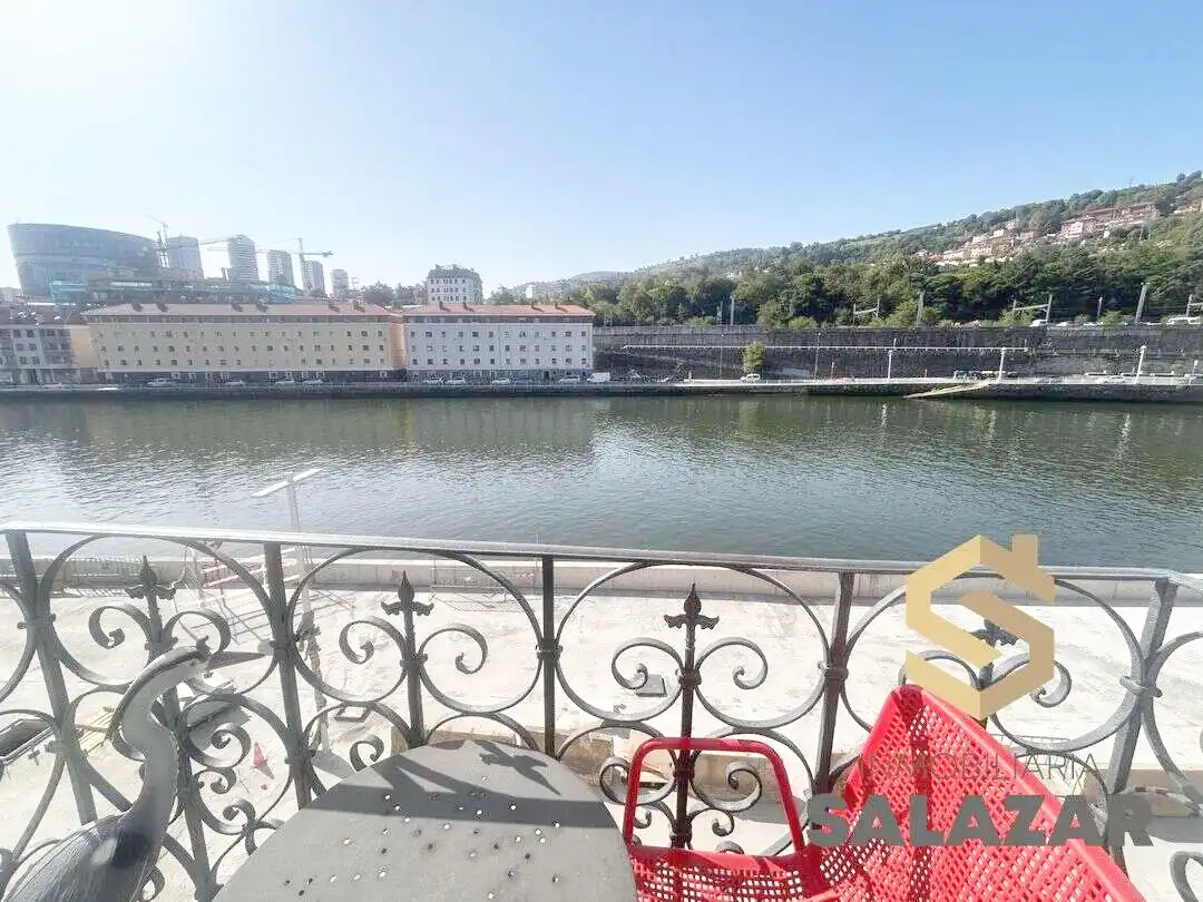 Terrassa de Pis de lloguer en Bilbao  amb Calefacció, Moblat i Balcó