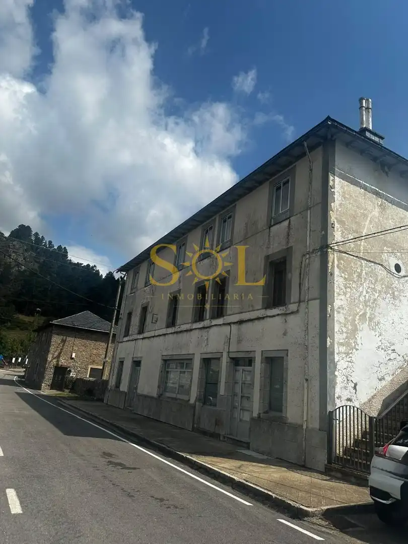Vista exterior de Casa o chalet en venta en Cabrillanes con Calefacción y Jardín privado