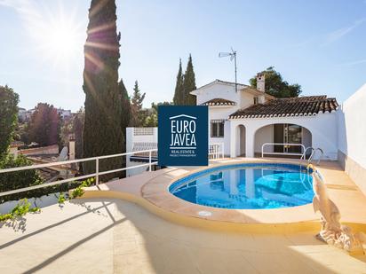 Vista exterior de Casa o xalet en venda en Jávea / Xàbia amb Aire condicionat, Jardí privat i Piscina