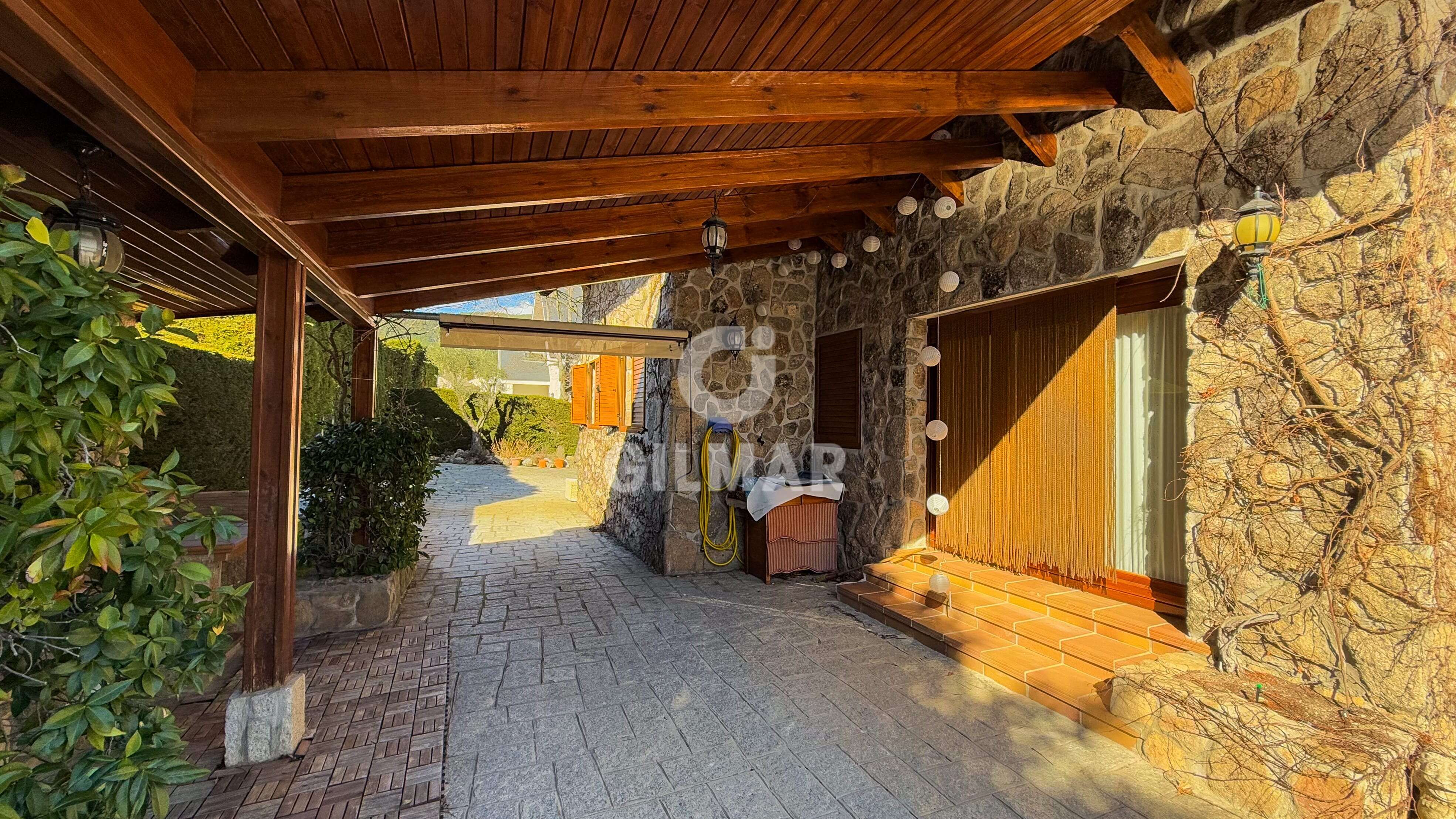 Vista exterior de Casa o xalet en venda en Navacerrada amb Calefacció, Jardí privat i Piscina