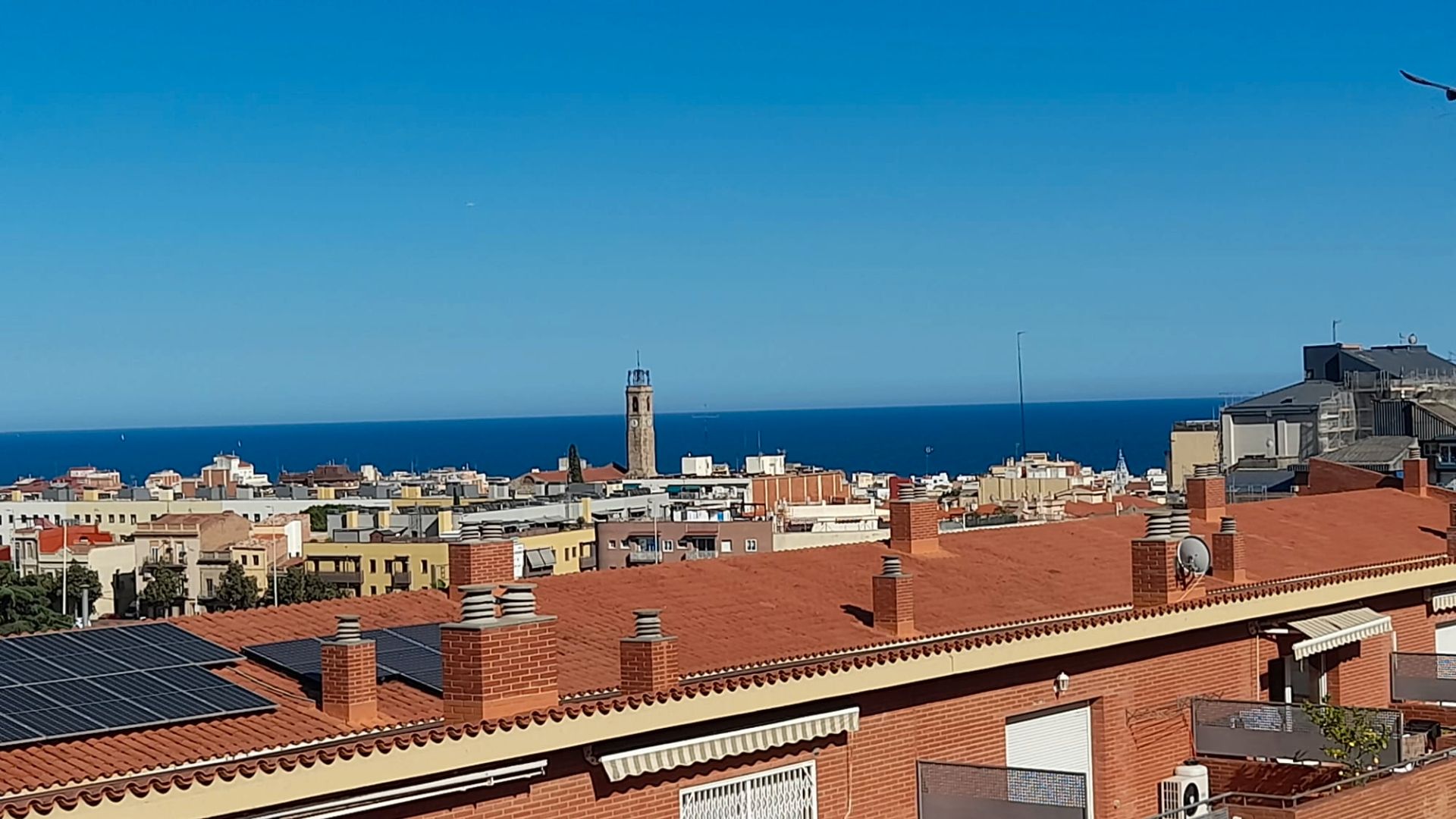 Exterior view of Single-family semi-detached for sale in Badalona  with Air Conditioner, Parquet flooring and Terrace