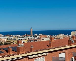 Vista exterior de Casa adosada en venda en Badalona amb Aire condicionat, Parquet i Terrassa