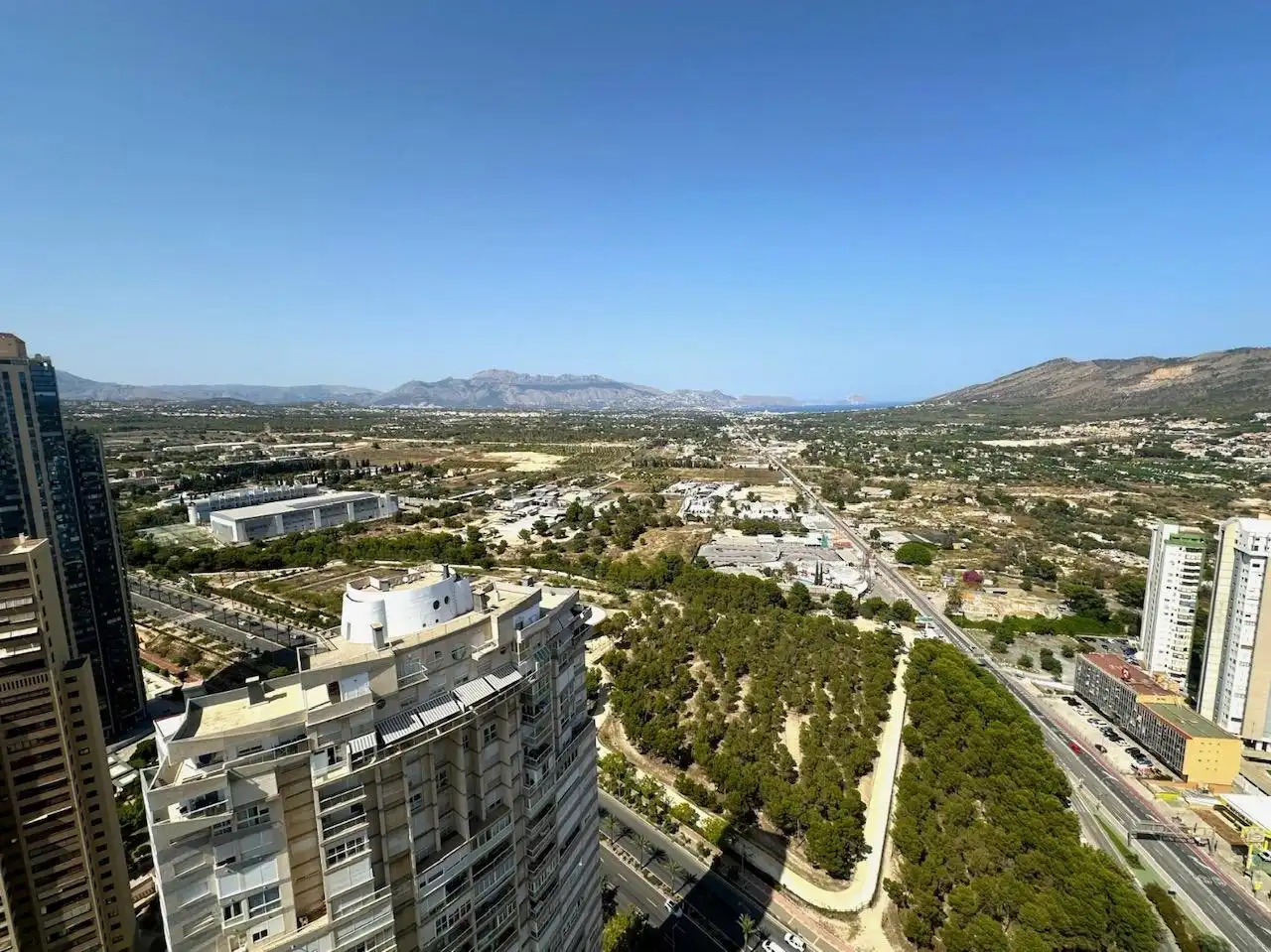 Vista exterior de Àtic en venda en Benidorm amb Aire condicionat, Traster i Moblat
