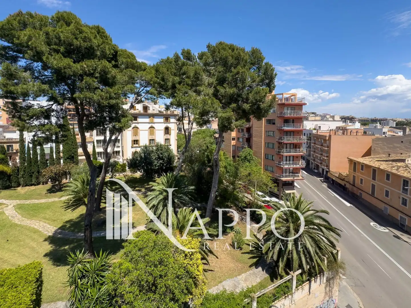 Außenansicht von Wohnung zum Verkauf in  Palma de Mallorca mit Klimaanlage, Heizung und Terrasse
