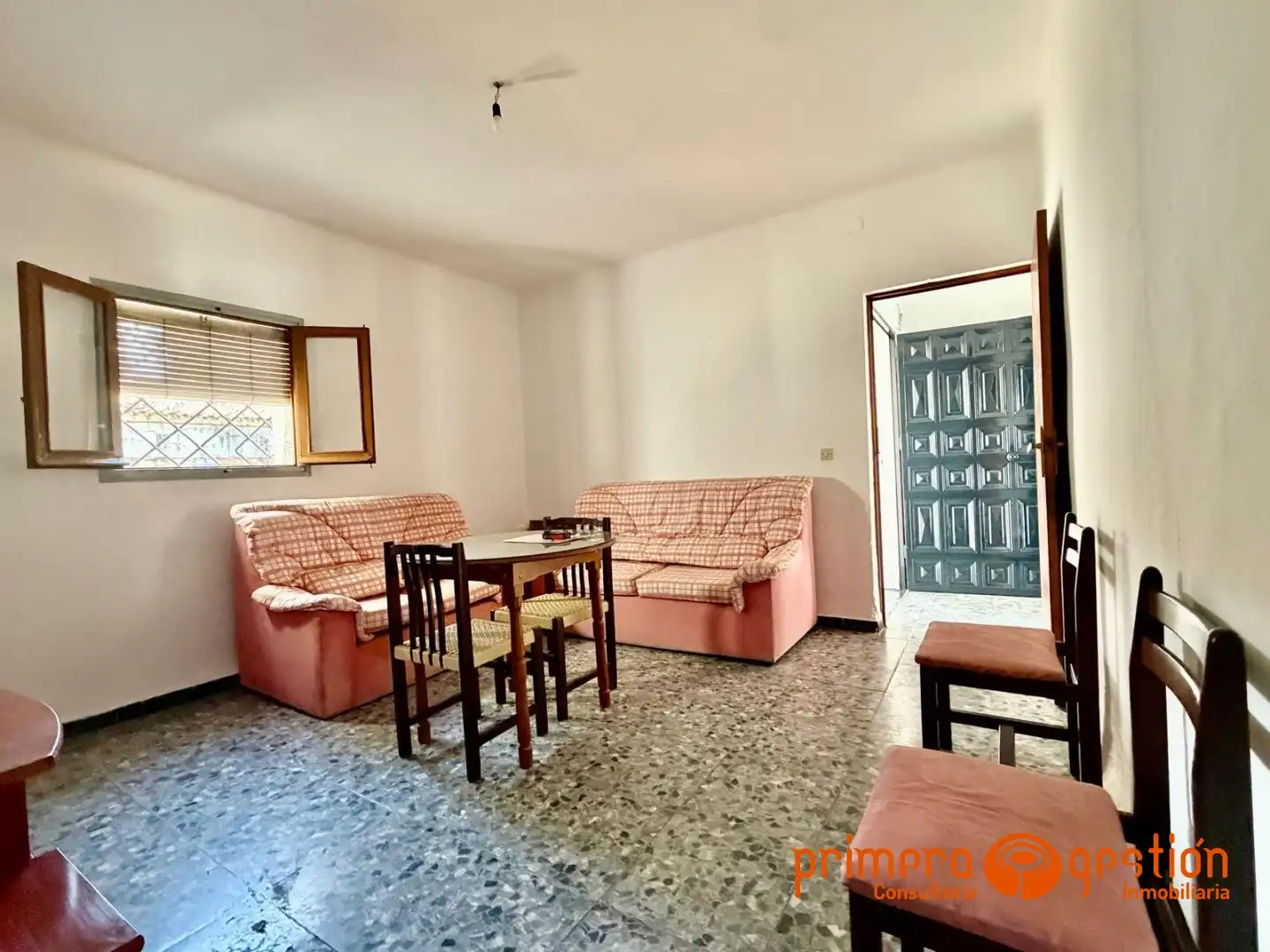 Sala de estar de Casa o chalet en venta en Lora del Río con Trastero y Amueblado