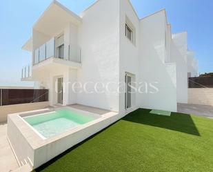 Vista exterior de Casa o xalet en venda en Bétera amb Aire condicionat, Jardí privat i Terrassa