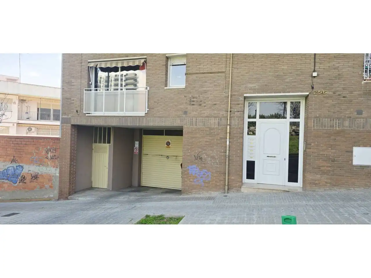 Vista exterior de Piso en venta en Terrassa con Calefacción y Trastero
