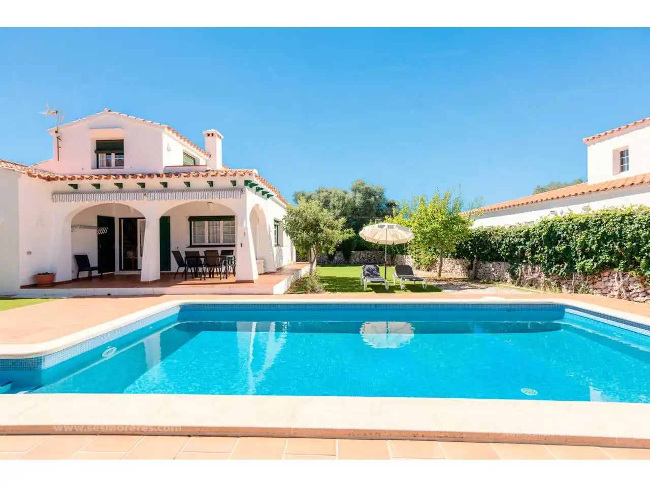 Villa con piscina in vendita a Calle Alcaufar Vell, Trebaluger