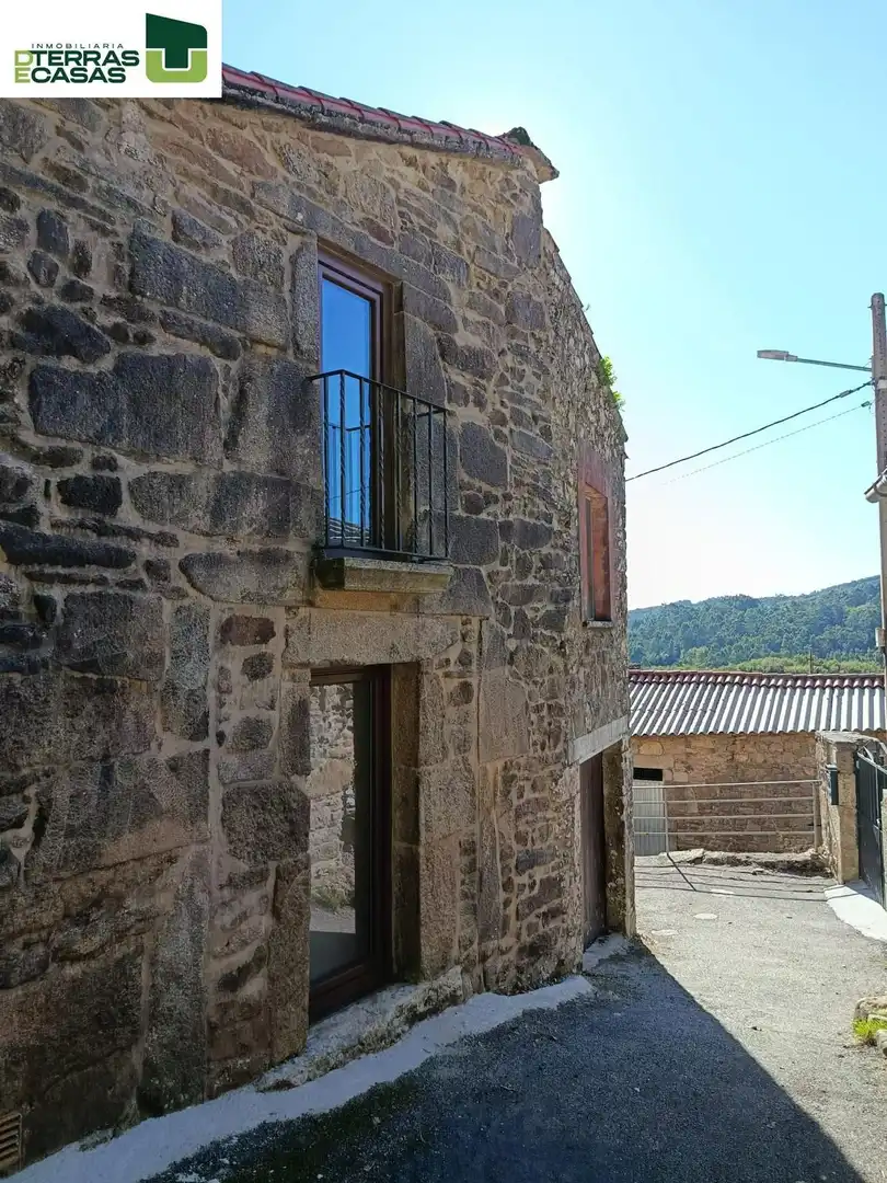 Vista exterior de Casa o xalet en venda en Cerdedo amb Calefacció