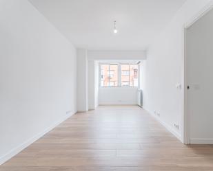 Flat to rent in  Madrid Capital  with Air Conditioner, Heating and Oven