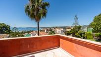 Vista exterior de Casa o xalet en venda en Estepona amb Jardí privat i Piscina
