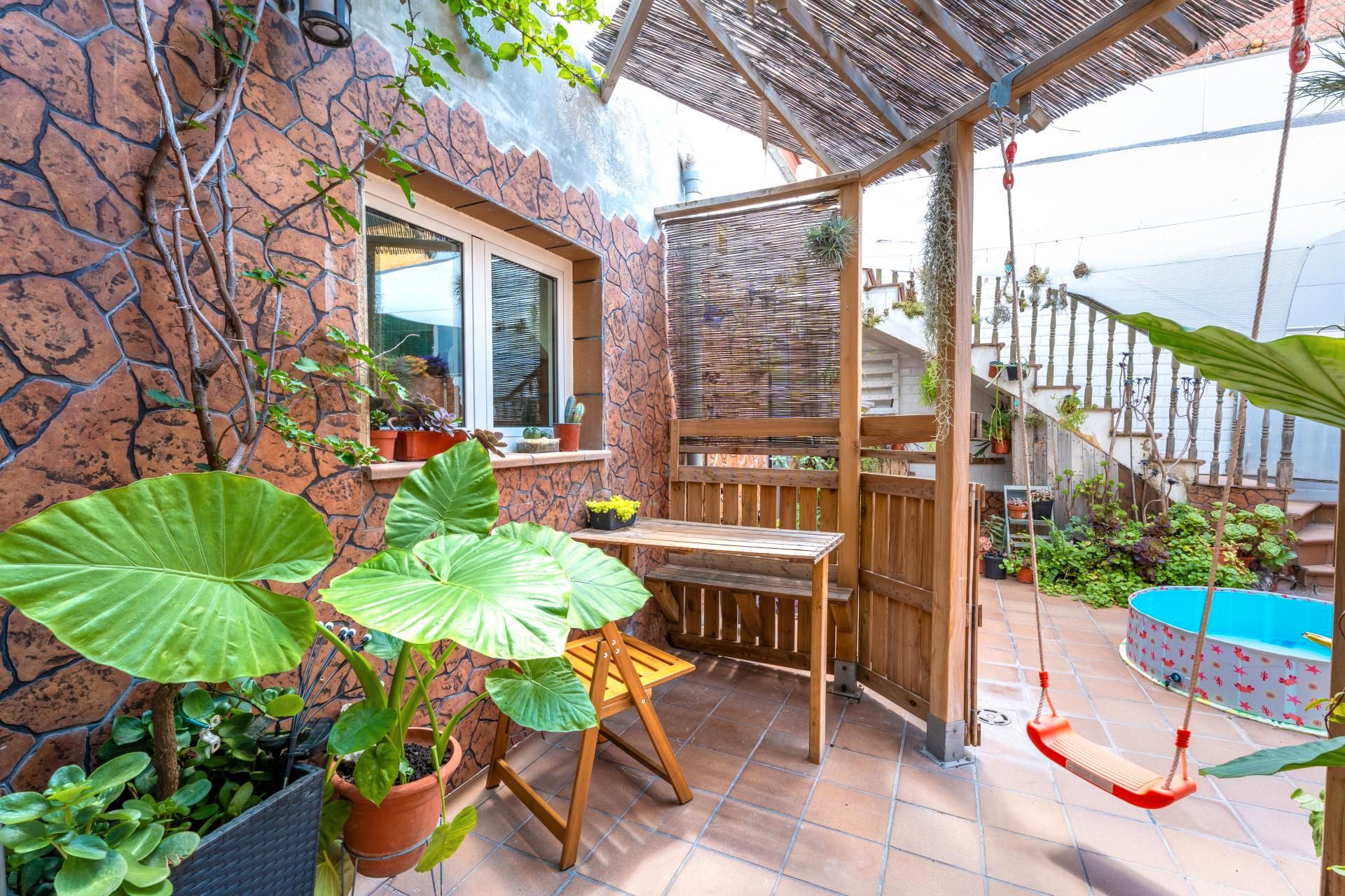Jardí de Casa adosada en venda en Terrassa amb Aire condicionat, Calefacció i Terrassa