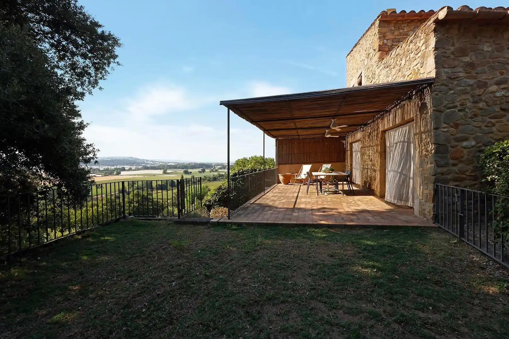 Terrassa de Finca rústica en venda en La Bisbal d'Empordà amb Aire condicionat, Calefacció i Terrassa