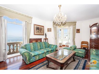 Living room of Flat for sale in Santander  with Heating, Parquet flooring and Terrace