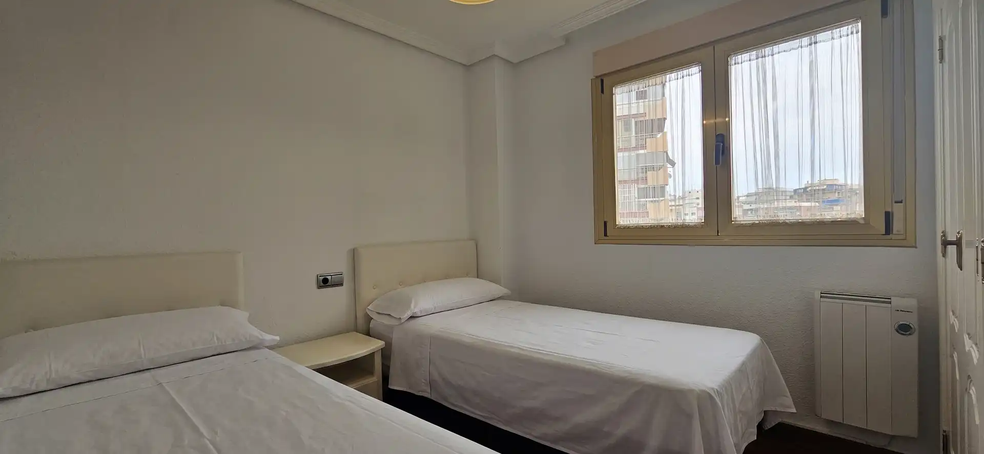 Schlafzimmer von Wohnung zum Verkauf in Benidorm mit Parkett, Schwimmbad und Möbliert