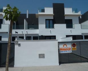 Exterior view of Duplex to rent in Pilar de la Horadada  with Air Conditioner, Terrace and Balcony