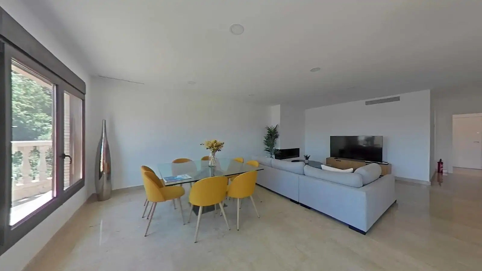 Sala d'estar de Casa o xalet en venda en Benalmádena amb Aire condicionat, Jardí privat i Terrassa