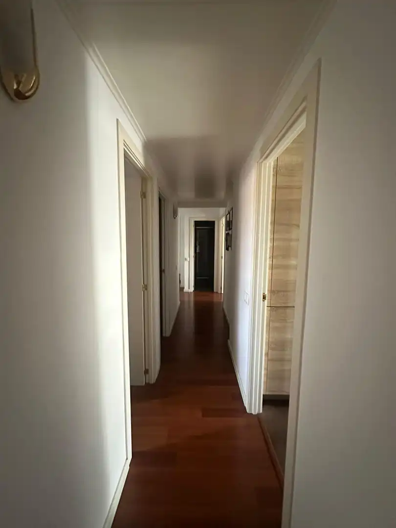 Piso en venta en Cornellà de Llobregat con Calefacción, Jardín privado y Balcón