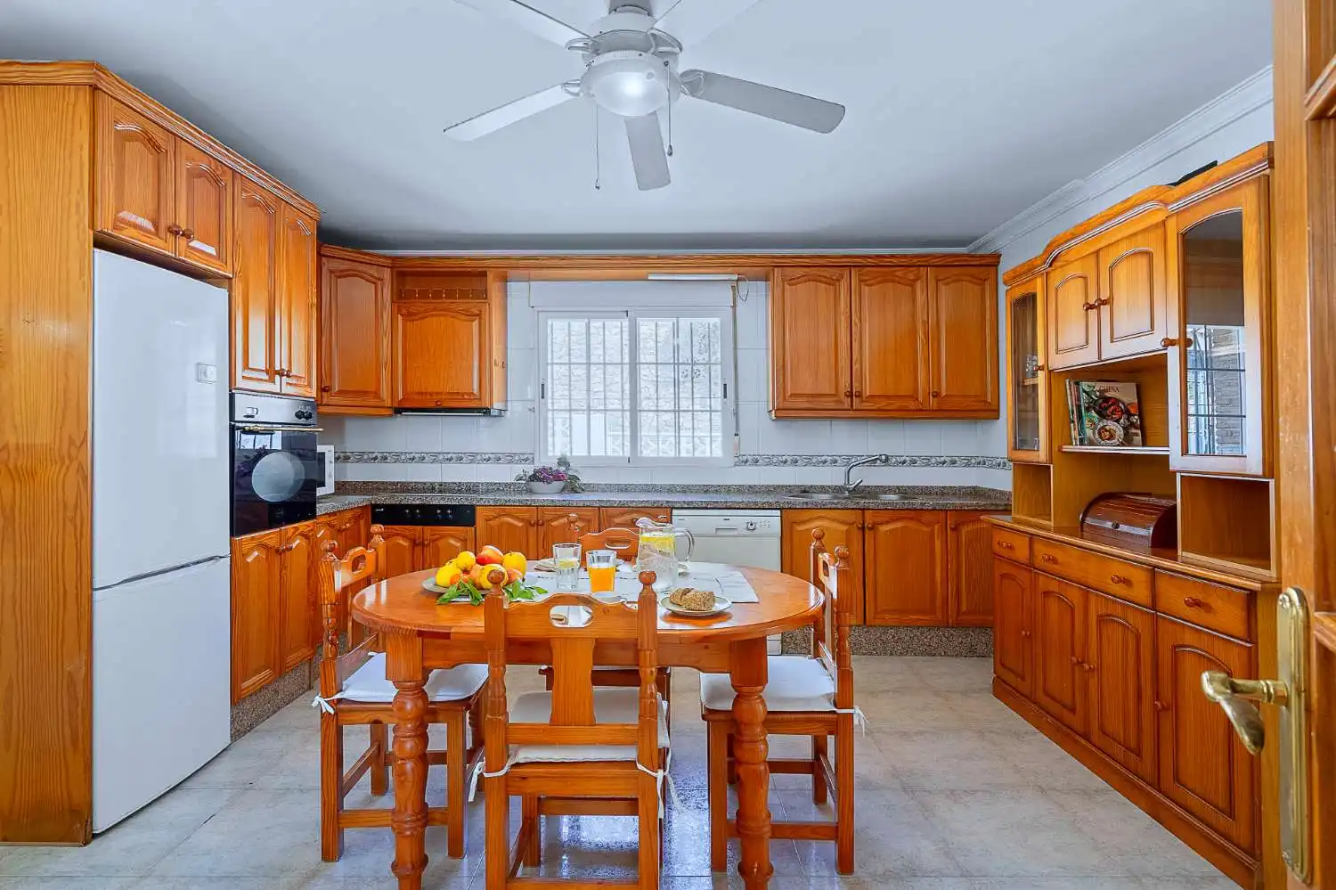 Cocina de Casa o chalet en venta en Almuñécar con Calefacción, Terraza y Trastero