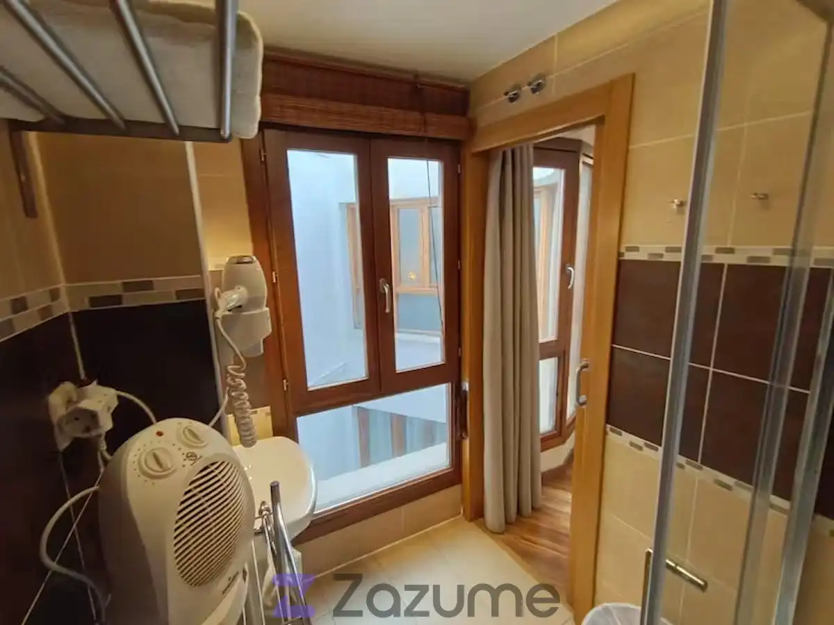 Bathroom of Flat for rent in Toledo  with Air Conditioner, Heating and Parquet flooring