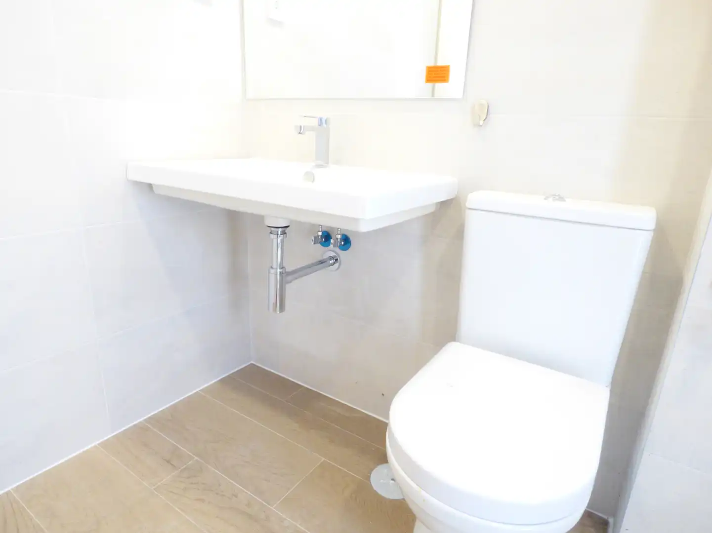Bathroom of Flat for rent in Madrid  with Air Conditioner, Heating and Private garden