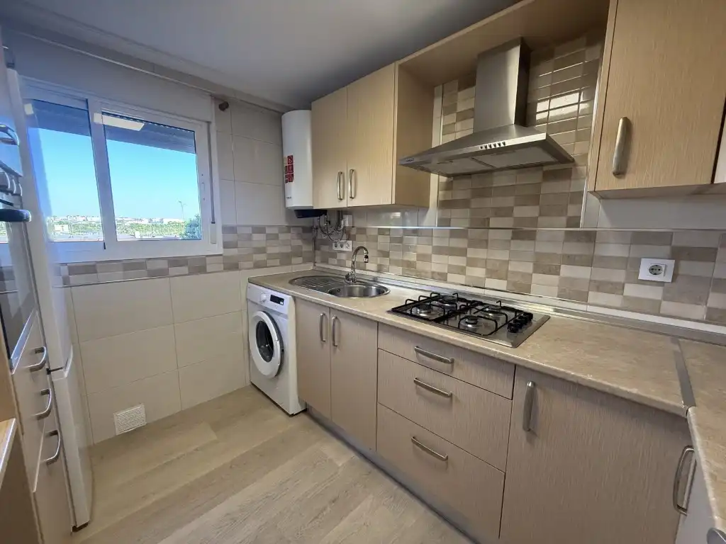 Kitchen of Flat for rent in Sevilla  with Air Conditioner