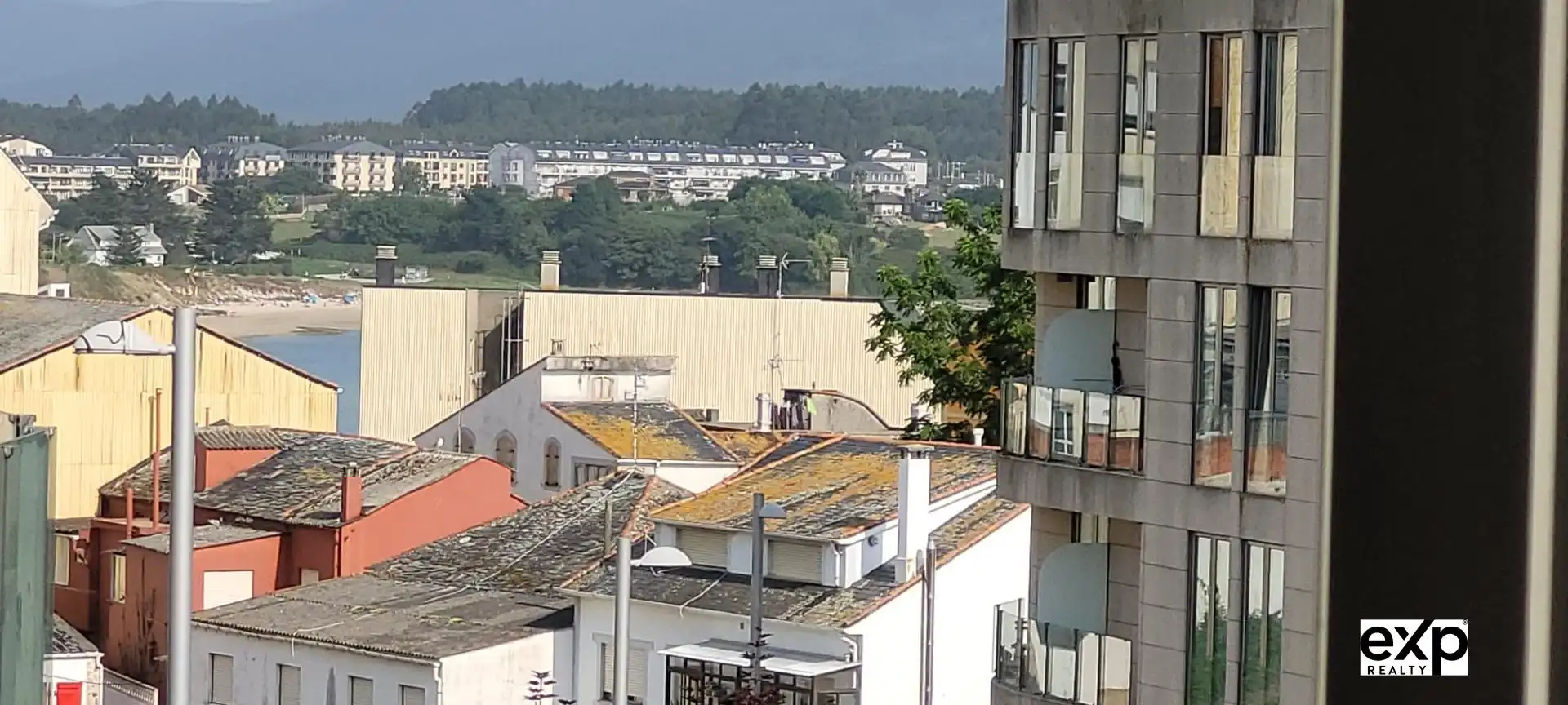 Vista exterior de Pis en venda en Foz amb Balcó