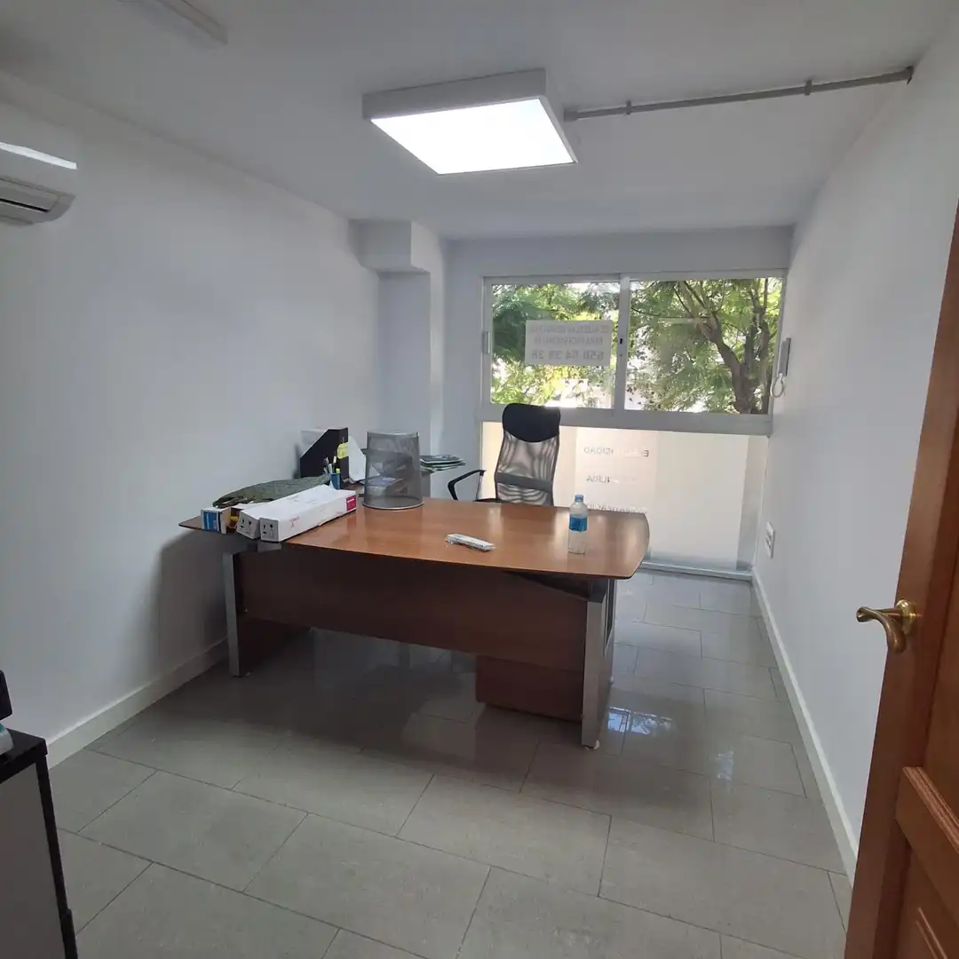 Oficina de alquiler en Estepona