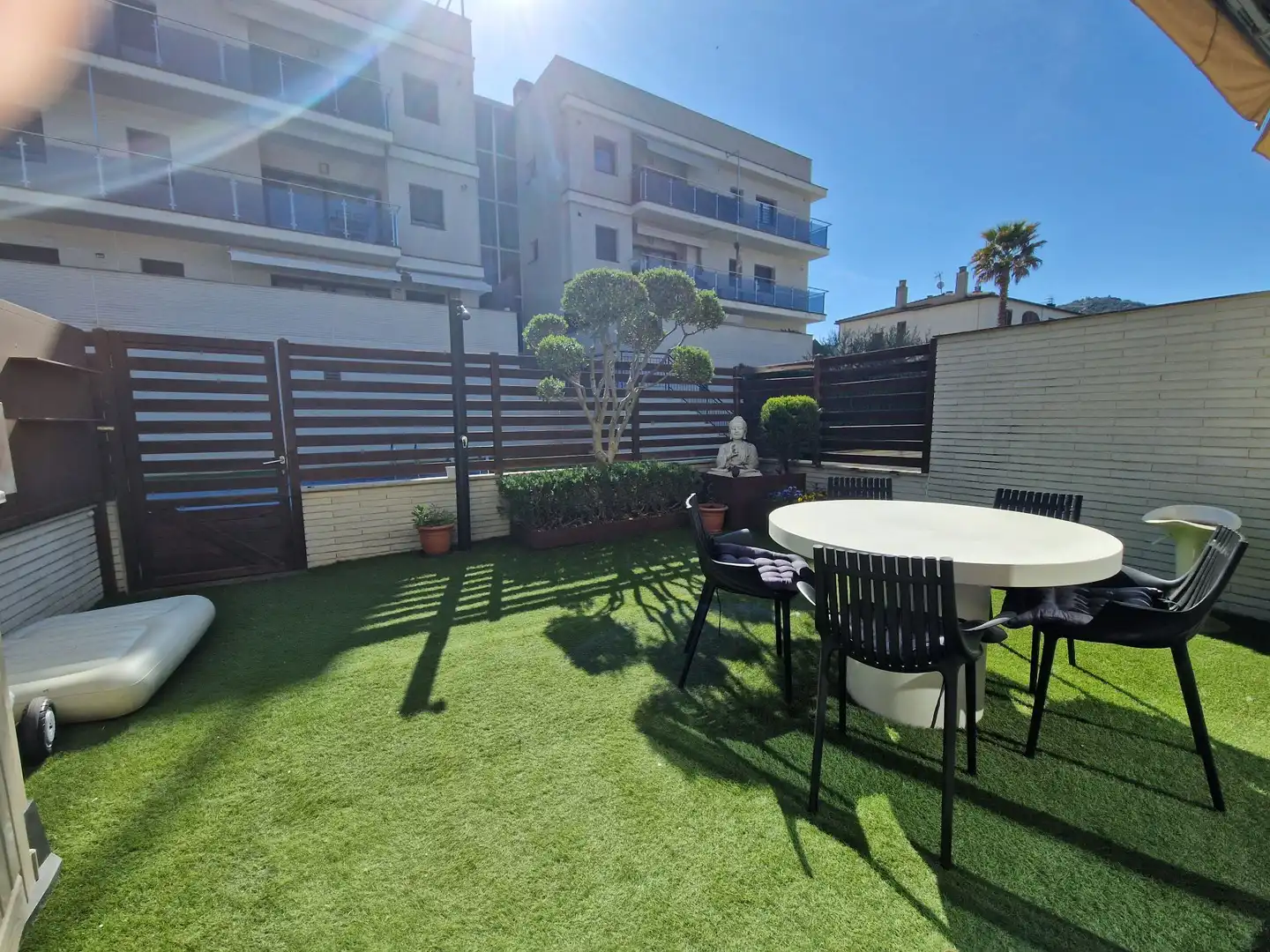 Terrasse von Einfamilien-Reihenhaus zum Verkauf in Dosrius mit Klimaanlage, Heizung und Gemeinschaftspool