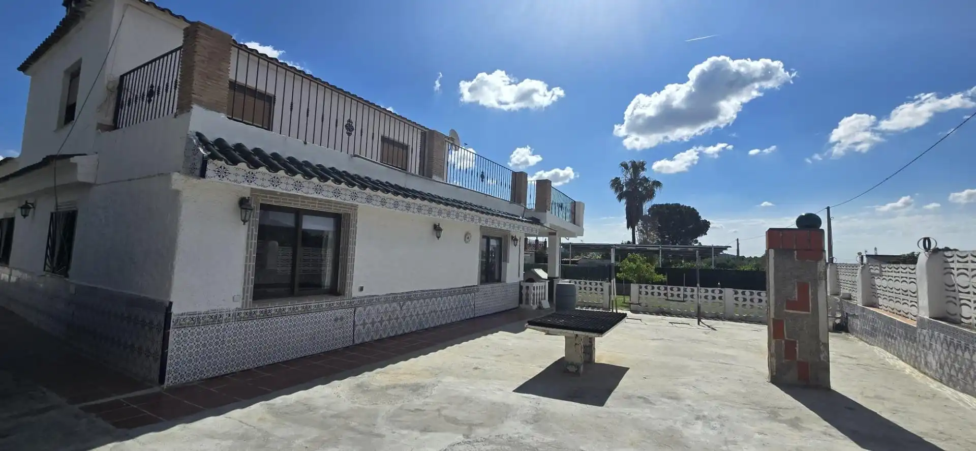 Vista exterior de Casa o chalet en venta en Llíria con Jardín privado, Terraza y Piscina comunitaria